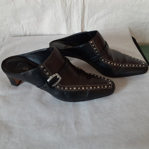 BRIGHTON BLACK LEATHER SLIP ON 2" HEELS SHOES SILVER BUCKLE TEMPE BRAZIL 7M - Picture 1 of 6